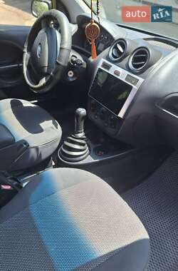 Хэтчбек Ford Fiesta 2006 в 