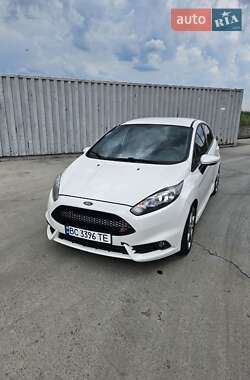 Хэтчбек Ford Fiesta 2016 в 