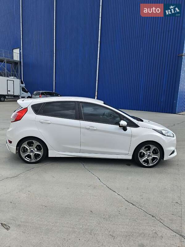 Хэтчбек Ford Fiesta 2016 в Львове фото 6 Хэтчбек Ford Fiesta 2016 в Львове