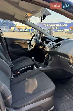 Хэтчбек Ford Fiesta 2013 в 