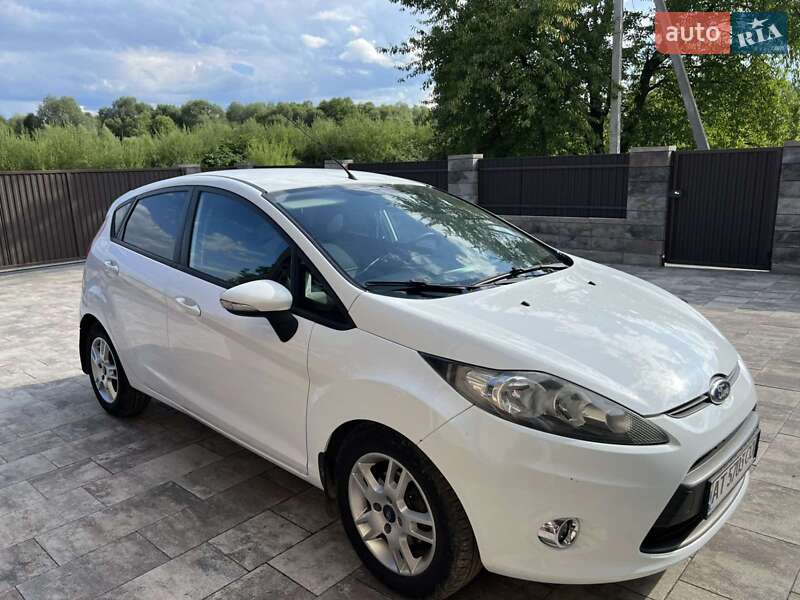 Хэтчбек Ford Fiesta 2011 в Болехове