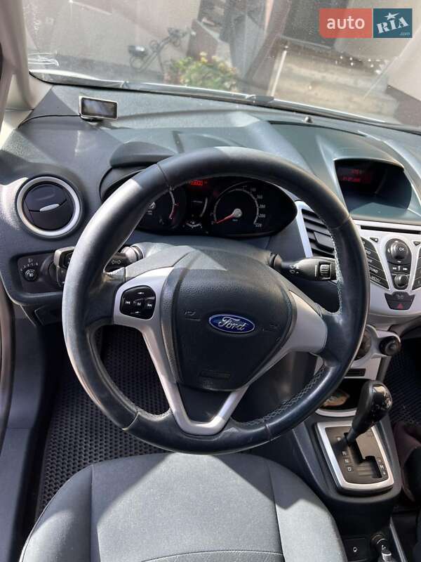 Хэтчбек Ford Fiesta 2011 в Болехове