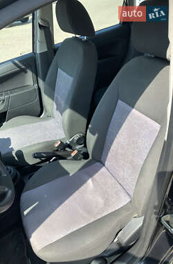 Хэтчбек Ford Fiesta 2006 в 