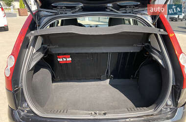 Хэтчбек Ford Fiesta 2006 в 