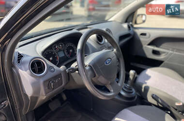 Хэтчбек Ford Fiesta 2006 в 