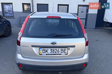 Хэтчбек Ford Fiesta 2006 в 