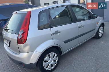 Хэтчбек Ford Fiesta 2006 в 