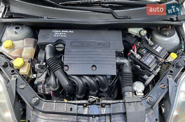 Хэтчбек Ford Fiesta 2006 в 