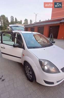 Хэтчбек Ford Fiesta 2006 в 