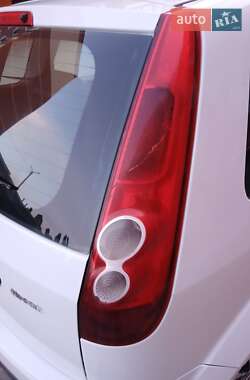 Хэтчбек Ford Fiesta 2006 в 