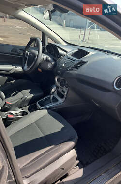 Хэтчбек Ford Fiesta 2018 в 