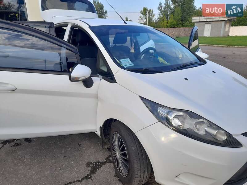Хэтчбек Ford Fiesta 2010 в Литине