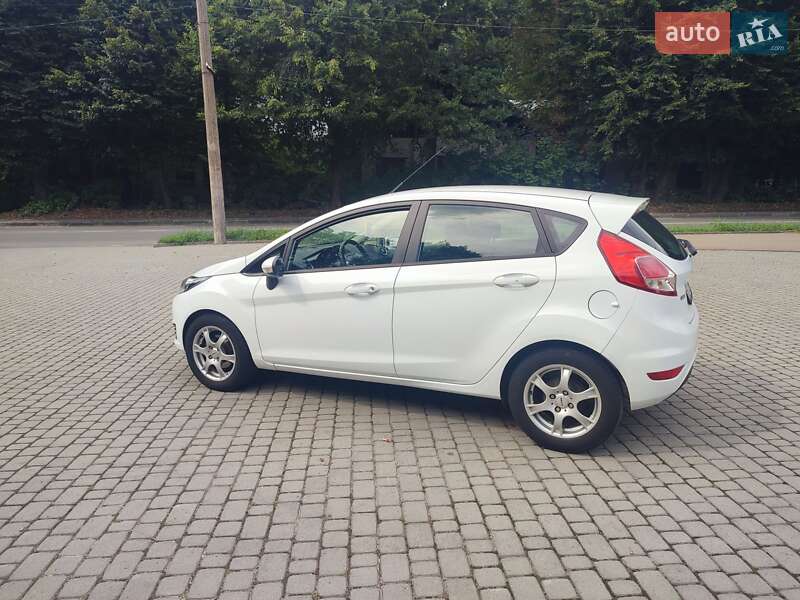 Хэтчбек Ford Fiesta 2014 в Львове