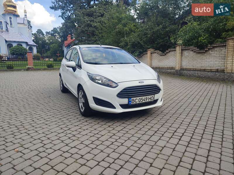 Хэтчбек Ford Fiesta 2014 в Львове