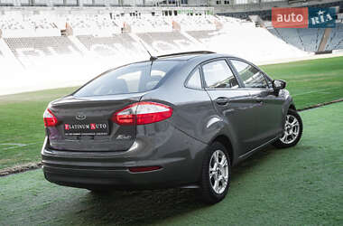 Седан Ford Fiesta 2014 в 
