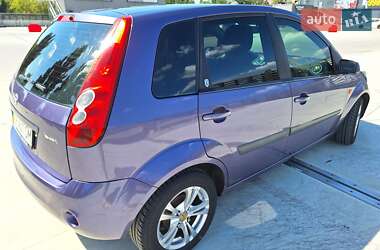 Хэтчбек Ford Fiesta 2006 в 