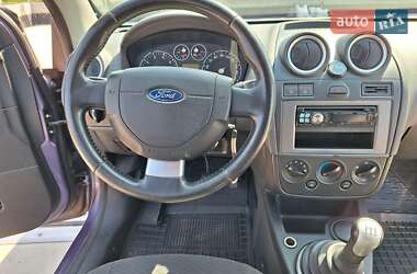 Хэтчбек Ford Fiesta 2006 в 