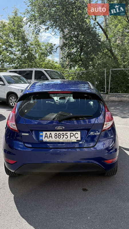 Хэтчбек Ford Fiesta 2016 в Киеве