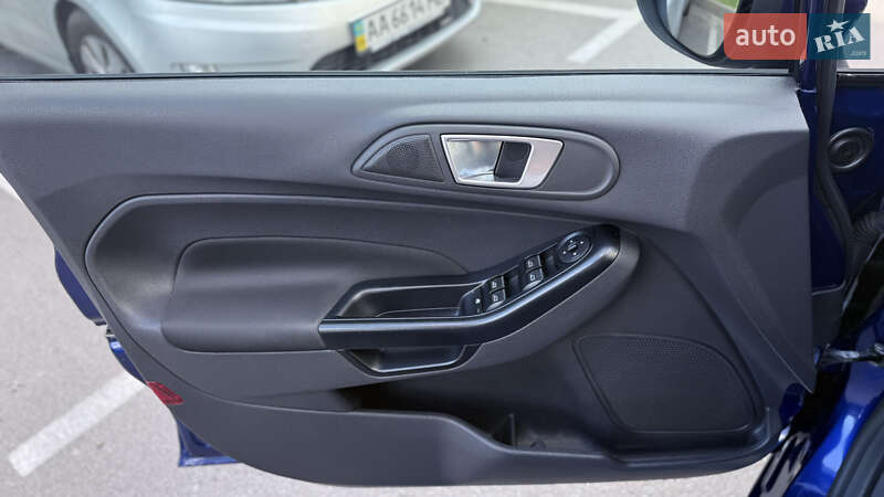 Хэтчбек Ford Fiesta 2016 в Киеве