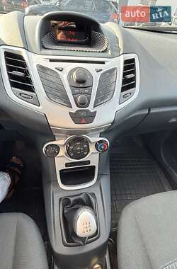 Хэтчбек Ford Fiesta 2012 в 