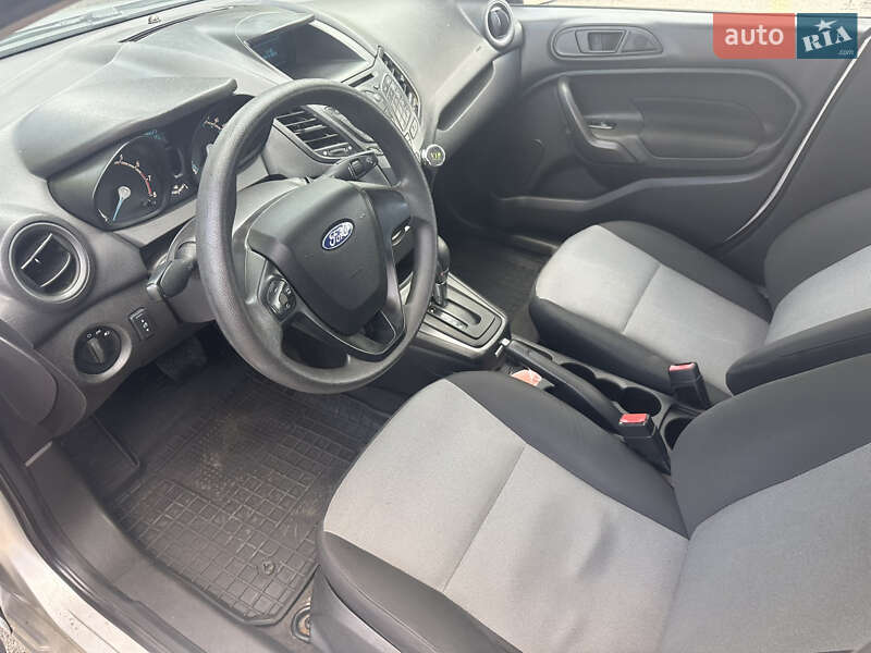 Седан Ford Fiesta 2016 в Киеве