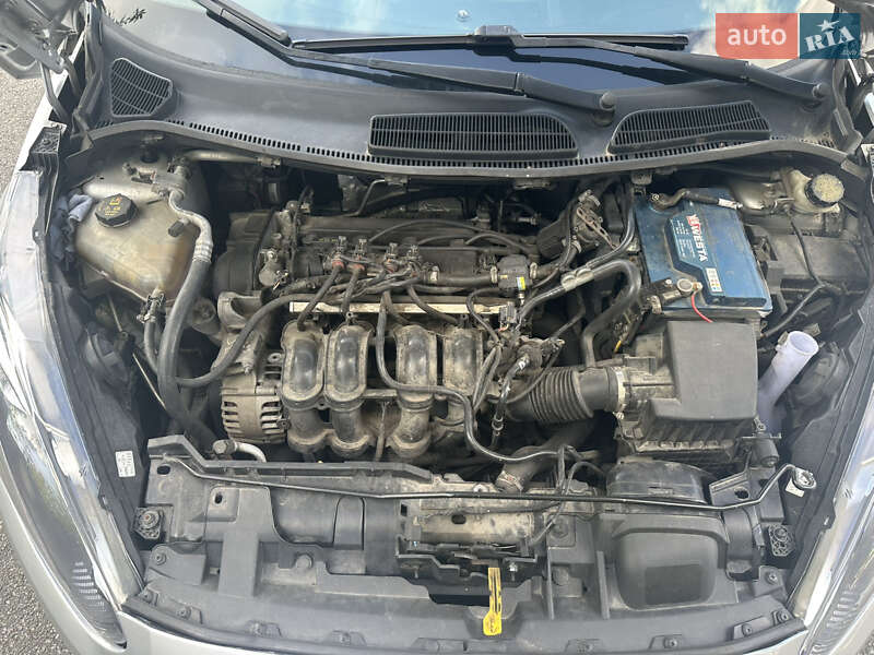 Седан Ford Fiesta 2016 в Киеве