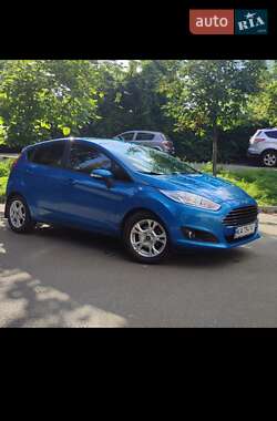 Хэтчбек Ford Fiesta 2015 в 