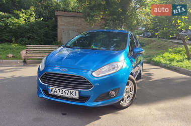 Хэтчбек Ford Fiesta 2015 в 