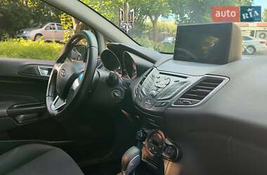 Хэтчбек Ford Fiesta 2015 в 