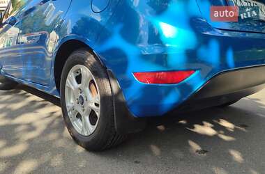 Хэтчбек Ford Fiesta 2015 в 