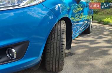 Хэтчбек Ford Fiesta 2015 в 