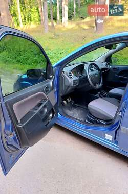 Хэтчбек Ford Fiesta 2006 в 