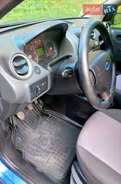 Хэтчбек Ford Fiesta 2006 в 