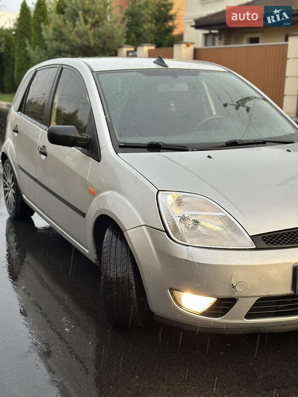 Хэтчбек Ford Fiesta 2003 в Киеве