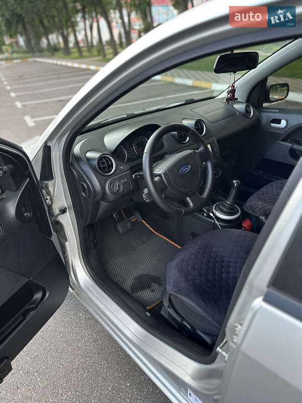 Хэтчбек Ford Fiesta 2003 в Киеве