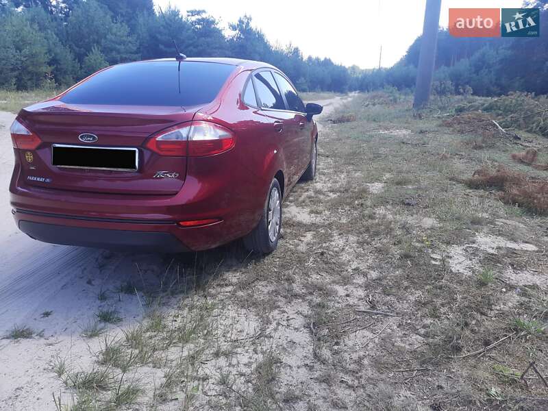 Седан Ford Fiesta 2013 в Славуте