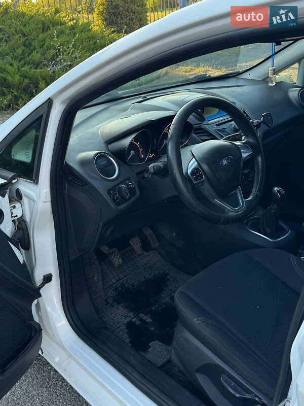 Хэтчбек Ford Fiesta 2013 в Новомосковске