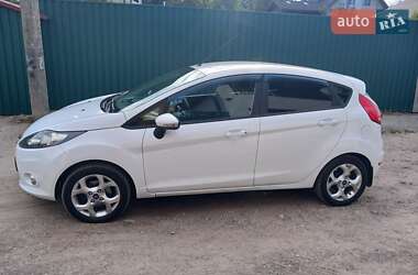 Хэтчбек Ford Fiesta 2011 в 
