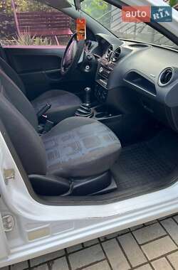 Хэтчбек Ford Fiesta 2007 в 