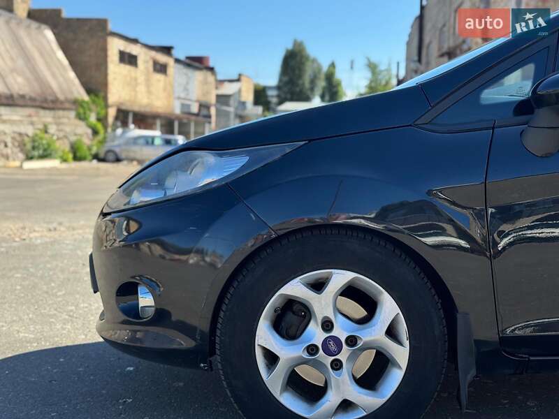 Хэтчбек Ford Fiesta 2011 в Киеве