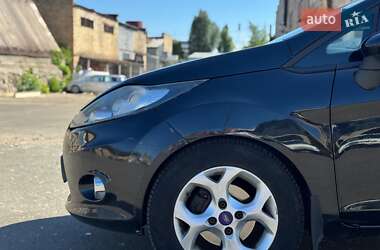 Хэтчбек Ford Fiesta 2011 в 