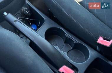 Хэтчбек Ford Fiesta 2011 в 