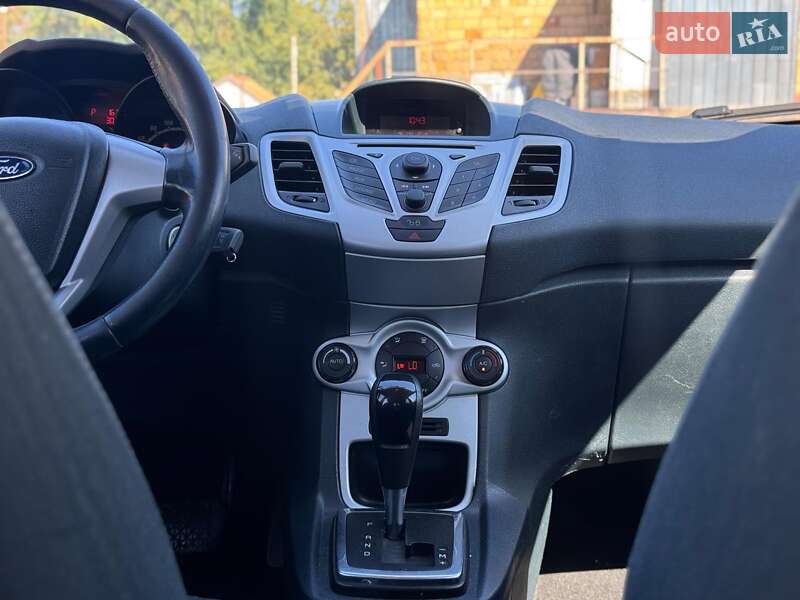 Хэтчбек Ford Fiesta 2011 в Киеве