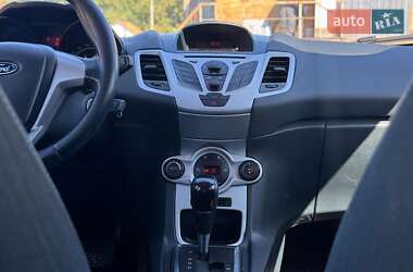 Хэтчбек Ford Fiesta 2011 в 