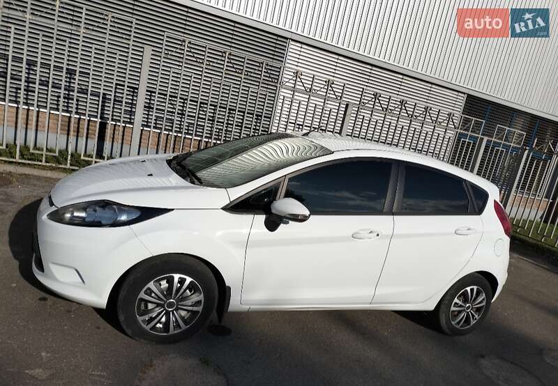 Хэтчбек Ford Fiesta 2011 в Прилуках