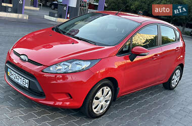 Хэтчбек Ford Fiesta 2012 в 