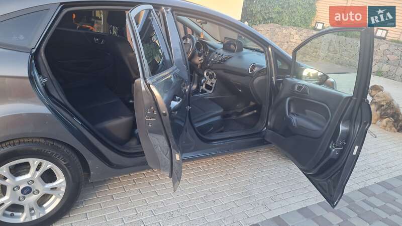 Седан Ford Fiesta 2015 в Киеве
