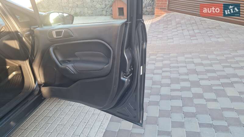 Седан Ford Fiesta 2015 в Киеве
