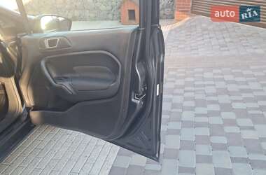 Седан Ford Fiesta 2015 в 