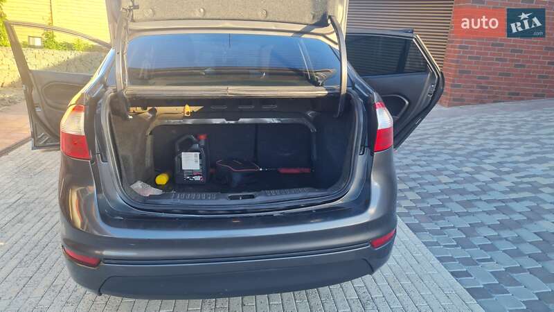 Седан Ford Fiesta 2015 в Киеве